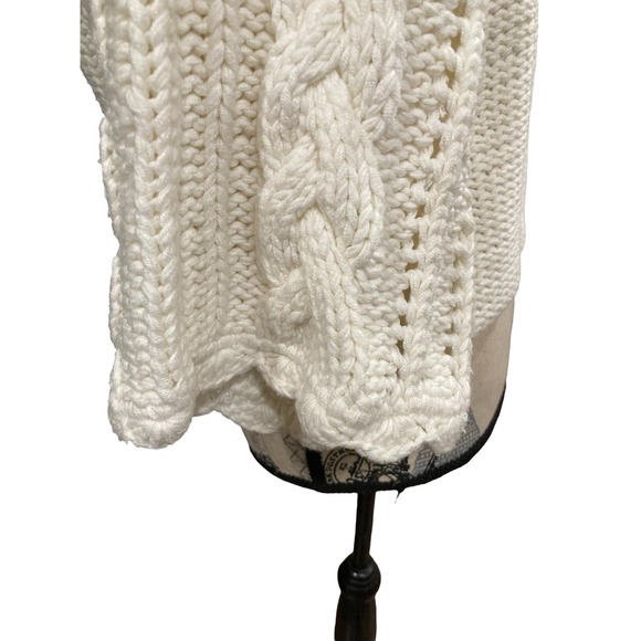 Between‎ Me & You Crocheted Sweater Size M - Picture 5 of 6